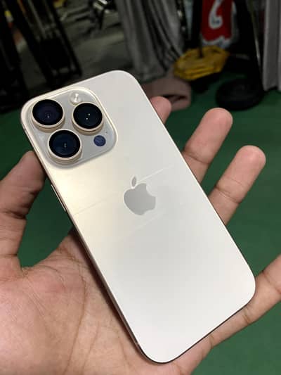 Apple iPhone 16 Pro jv