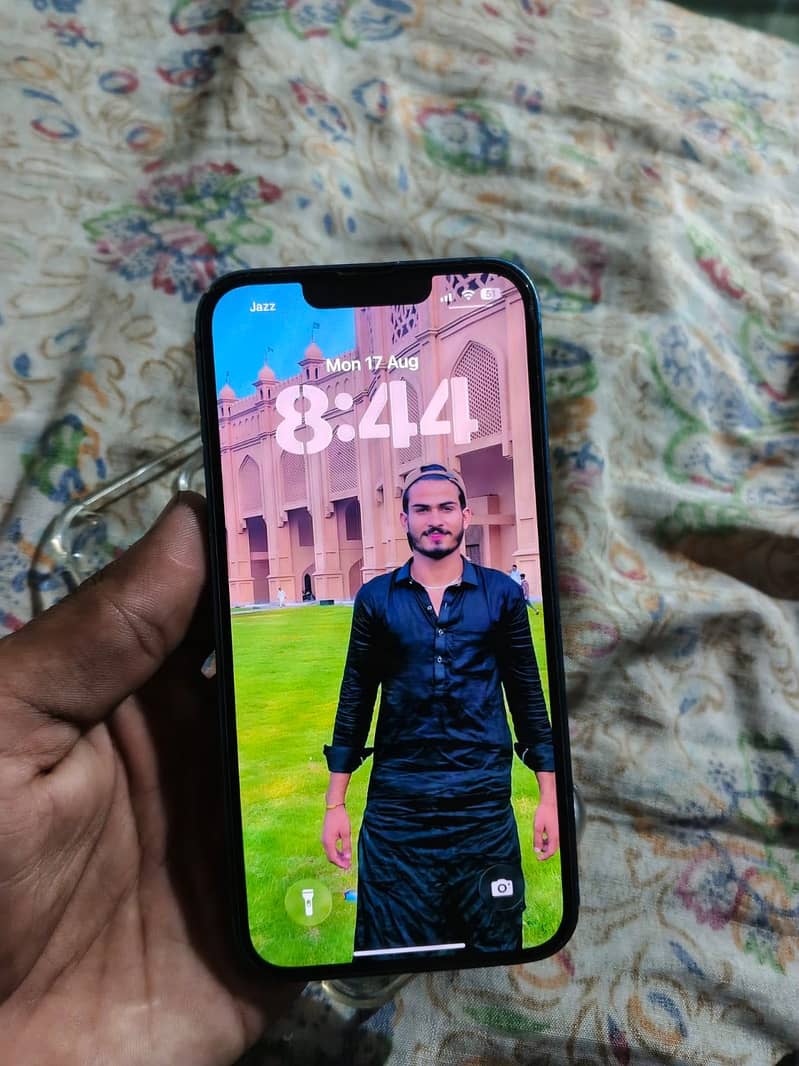 Apple iPhone 13 1