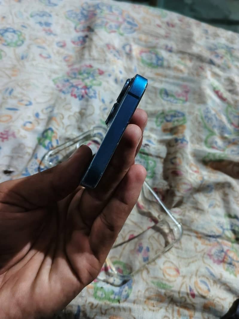 Apple iPhone 13 2