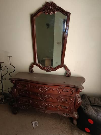 DRESSING TABLE