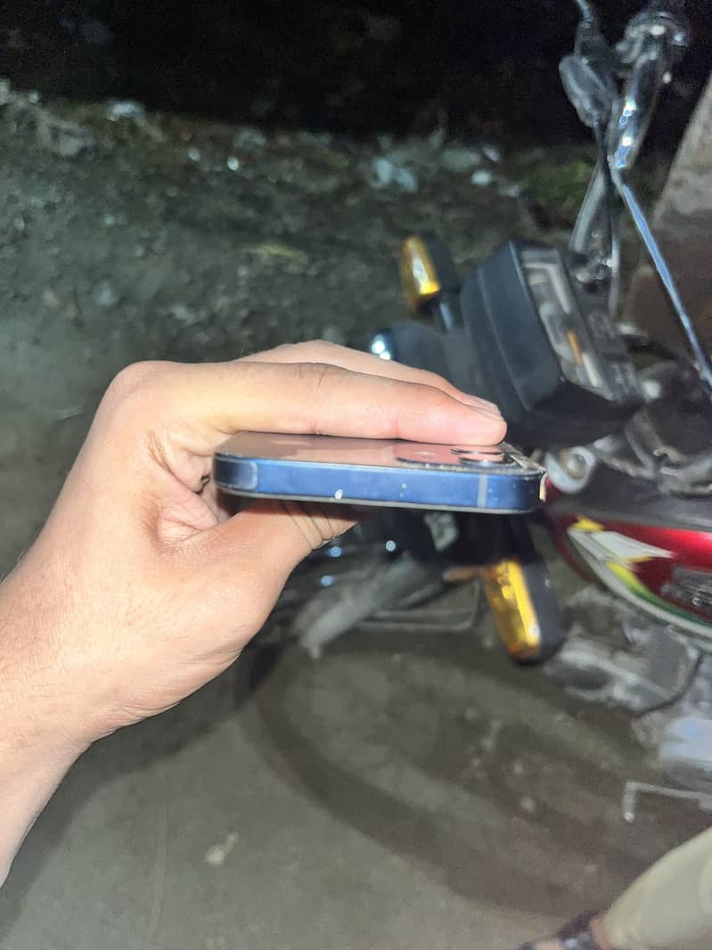 Apple iPhone 12 1