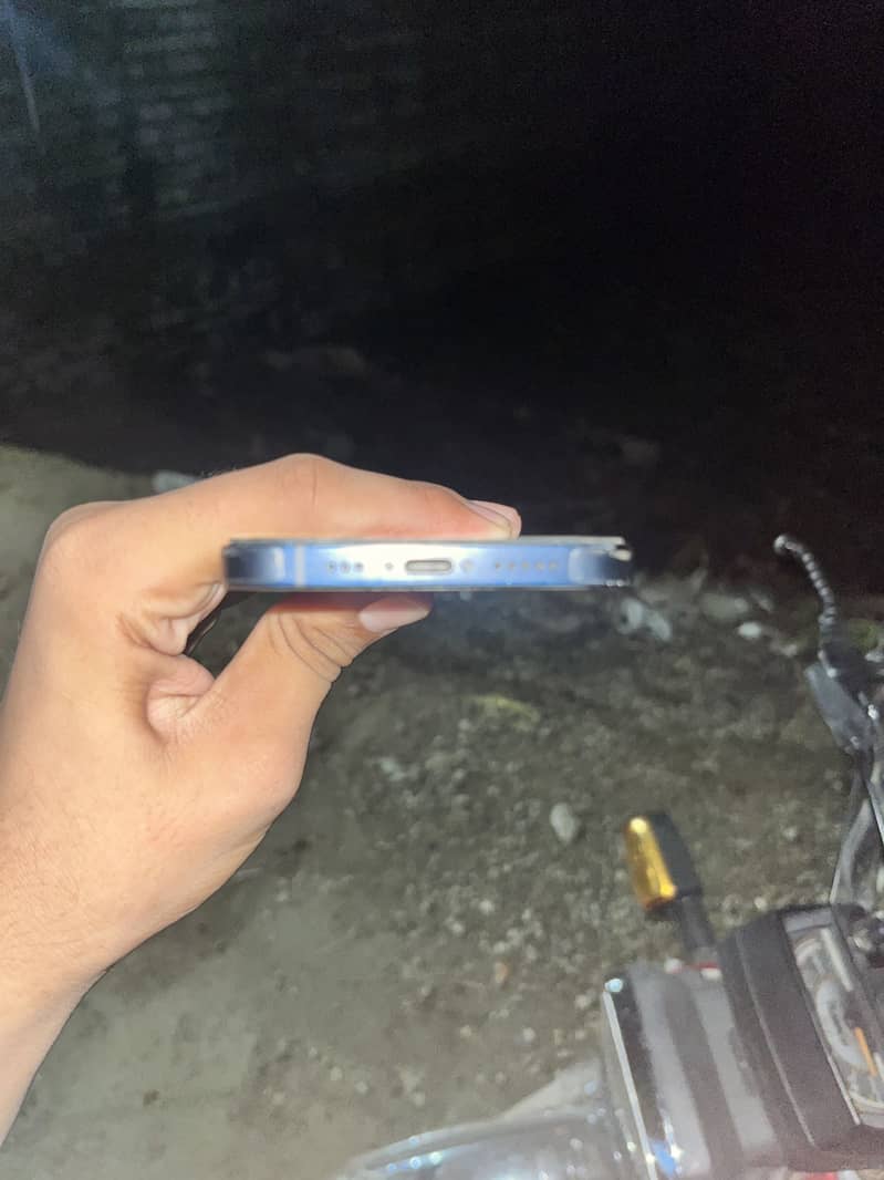 Apple iPhone 12 2