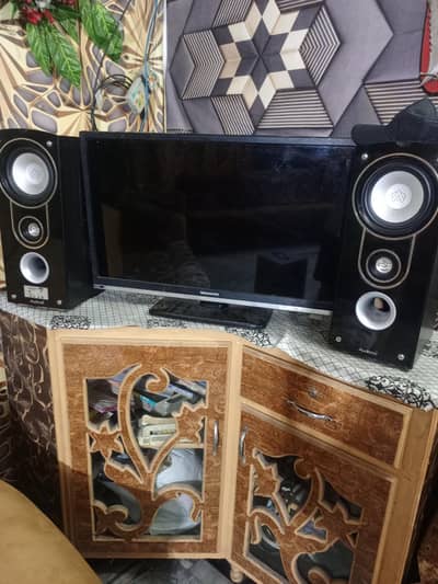 Corner table along 2 cabinets