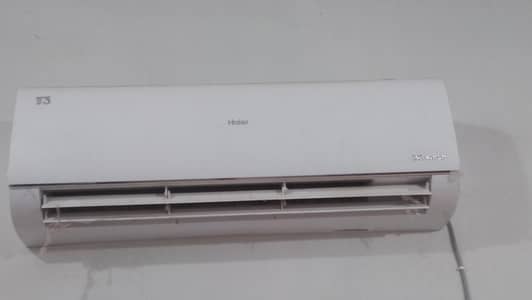 1.5 ton hair ac invertor T3 condition one 3 month old