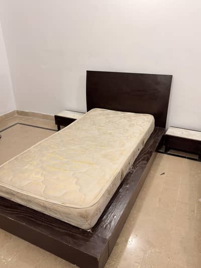 Low height single bedroom set with floor length mirror