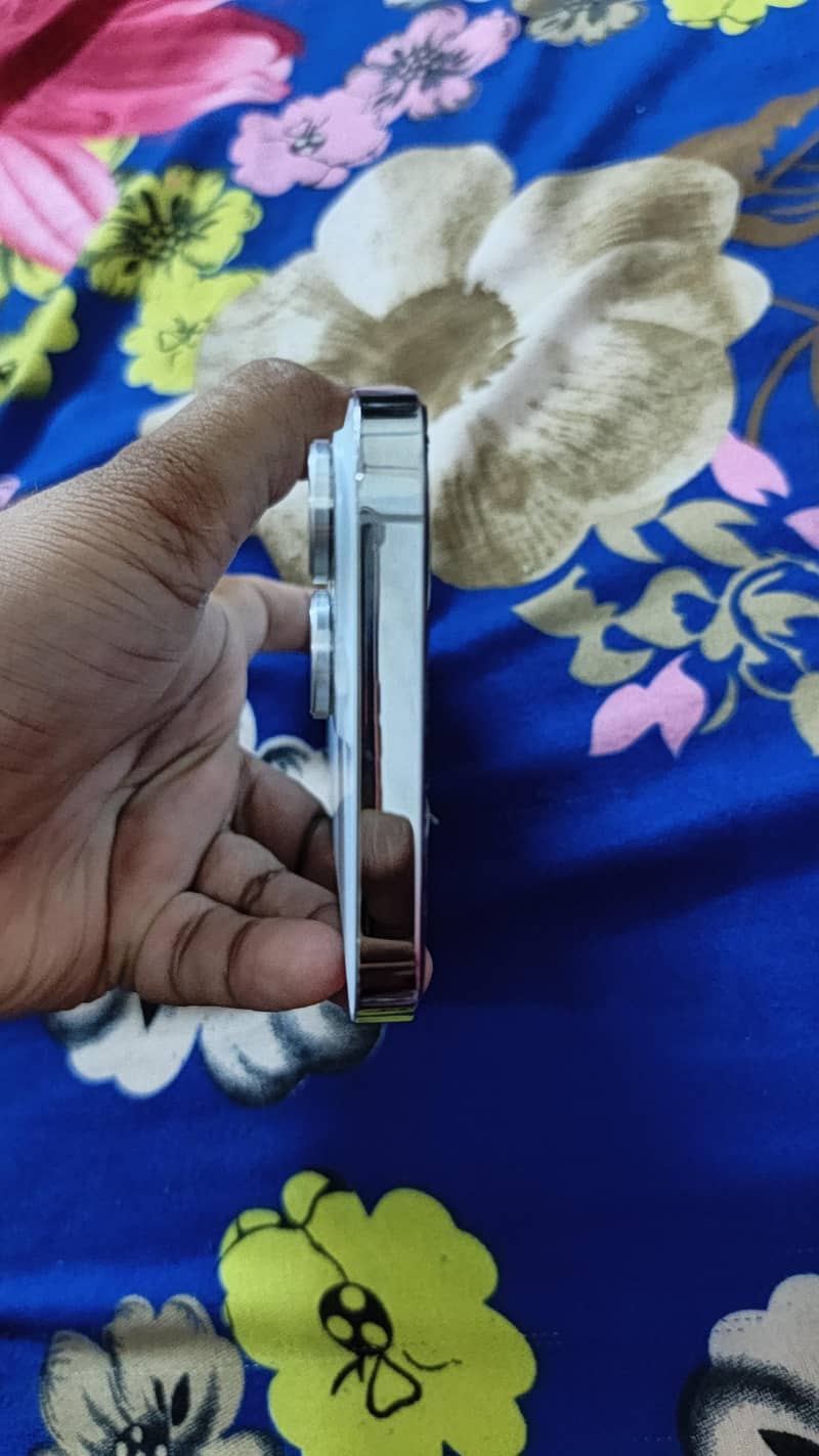 Apple iPhone 14 Pro Max 1