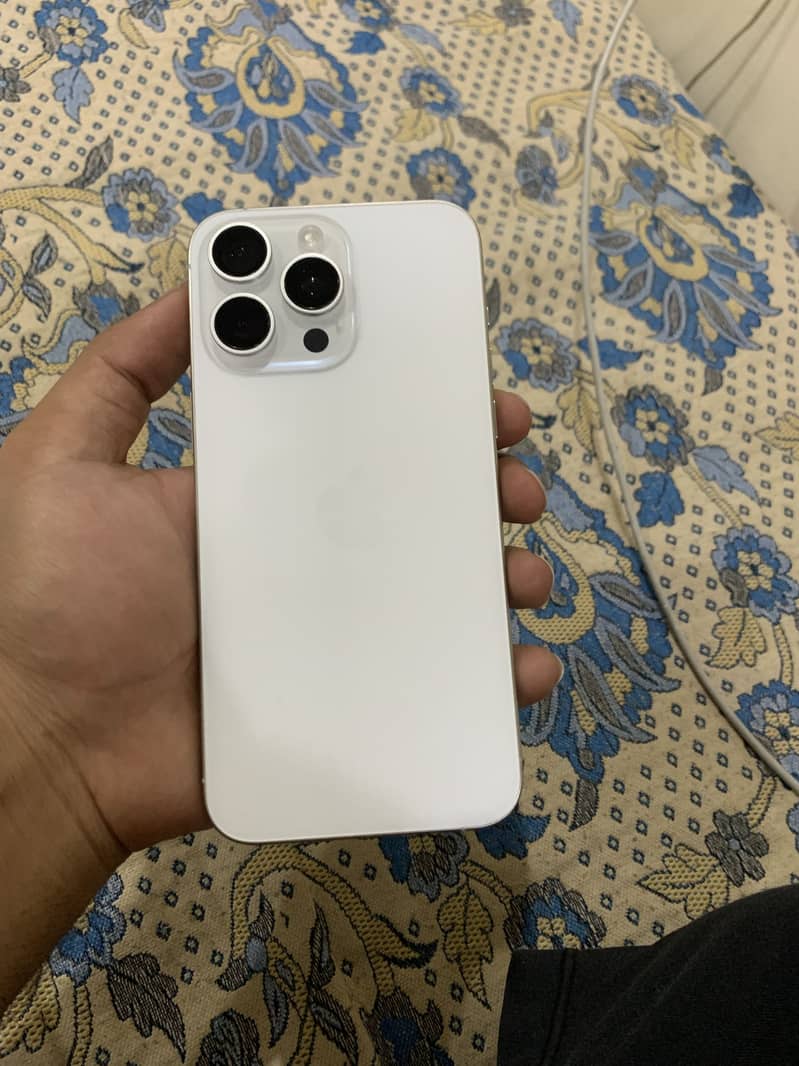 Apple iPhone 15 Pro Max 0