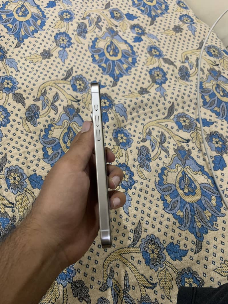 Apple iPhone 15 Pro Max 3