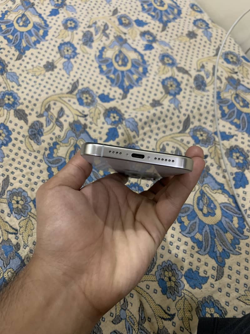 Apple iPhone 15 Pro Max 5