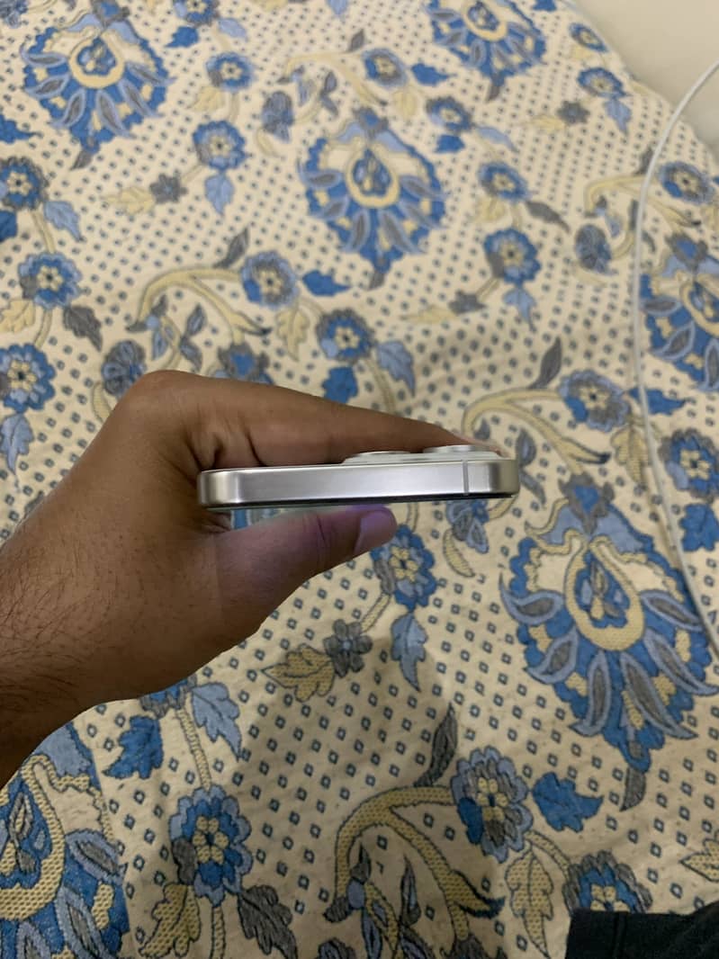 Apple iPhone 15 Pro Max 6