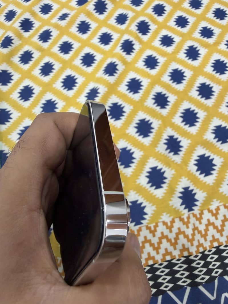 Apple iPhone 14 Pro 0