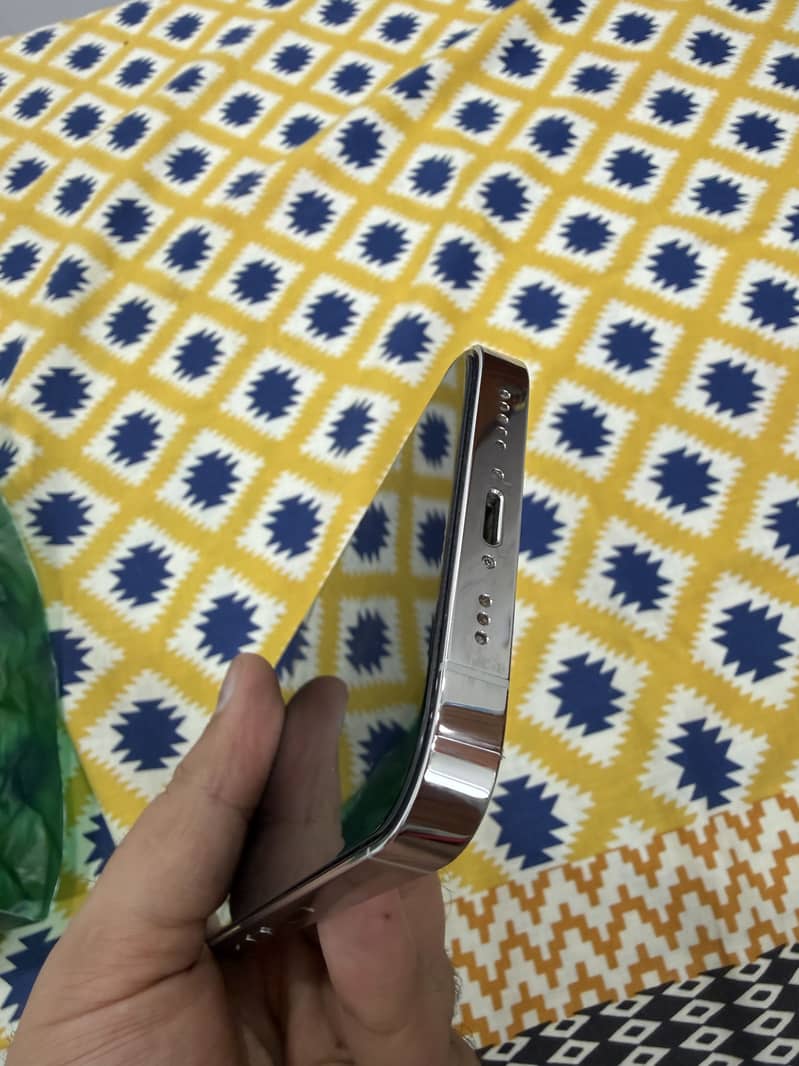 Apple iPhone 14 Pro 4