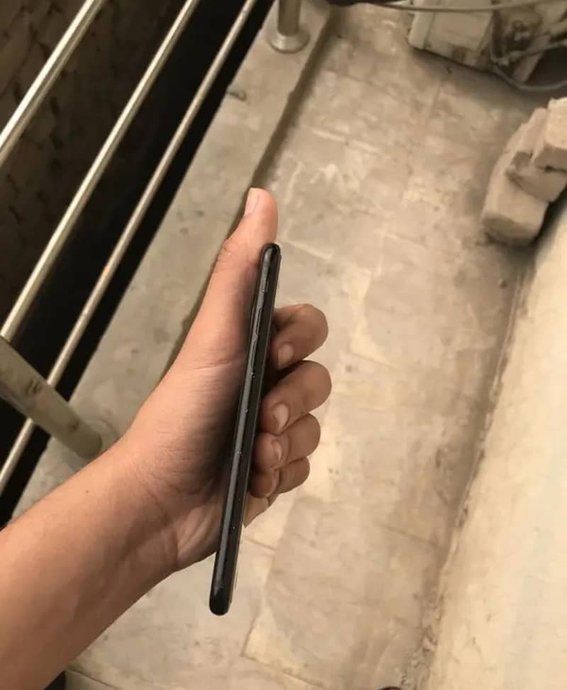 Apple iPhone 7 2