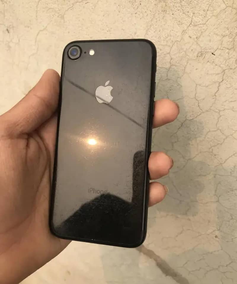 Apple iPhone 7 3