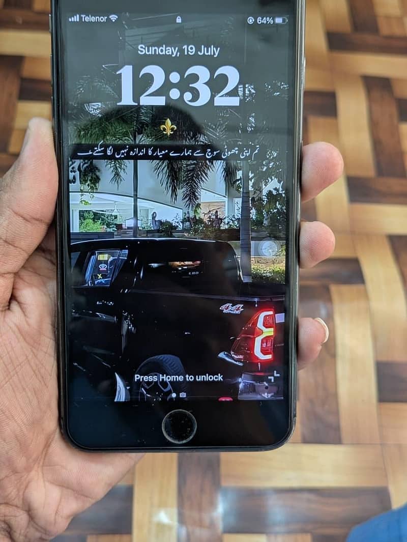 Apple iPhone 8 Plus 1
