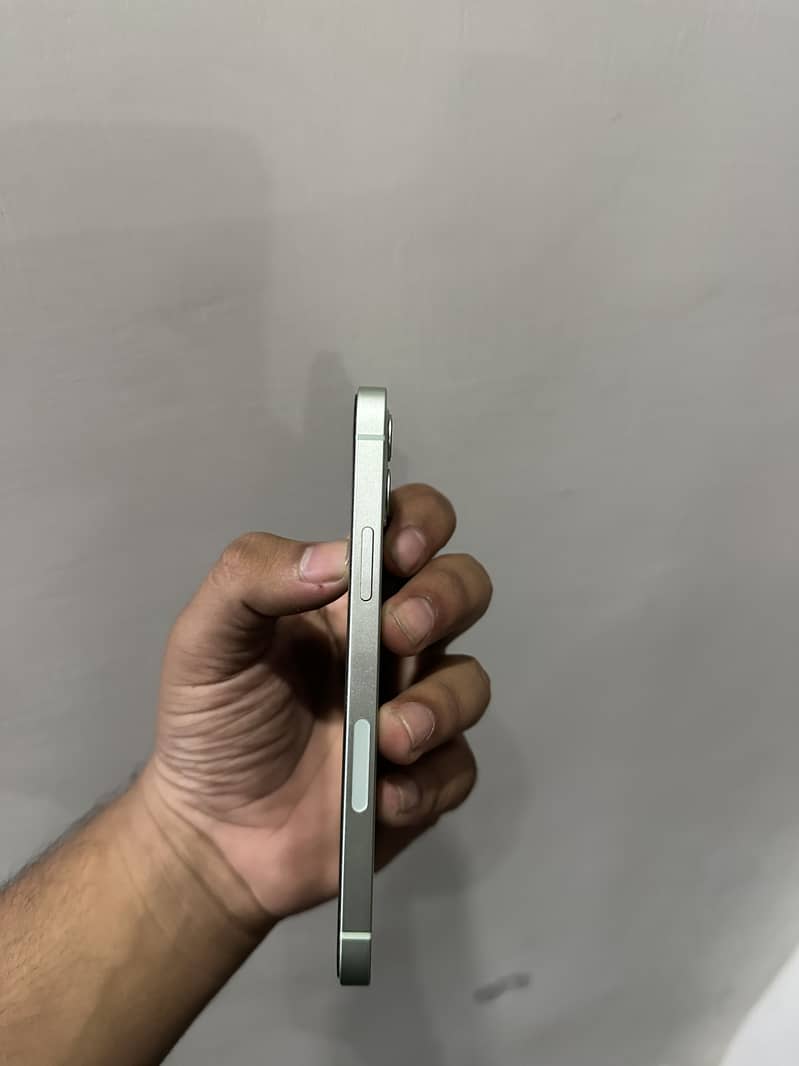Apple iPhone 12 3