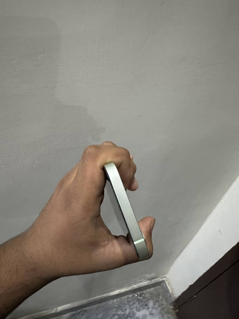 Apple iPhone 12 6