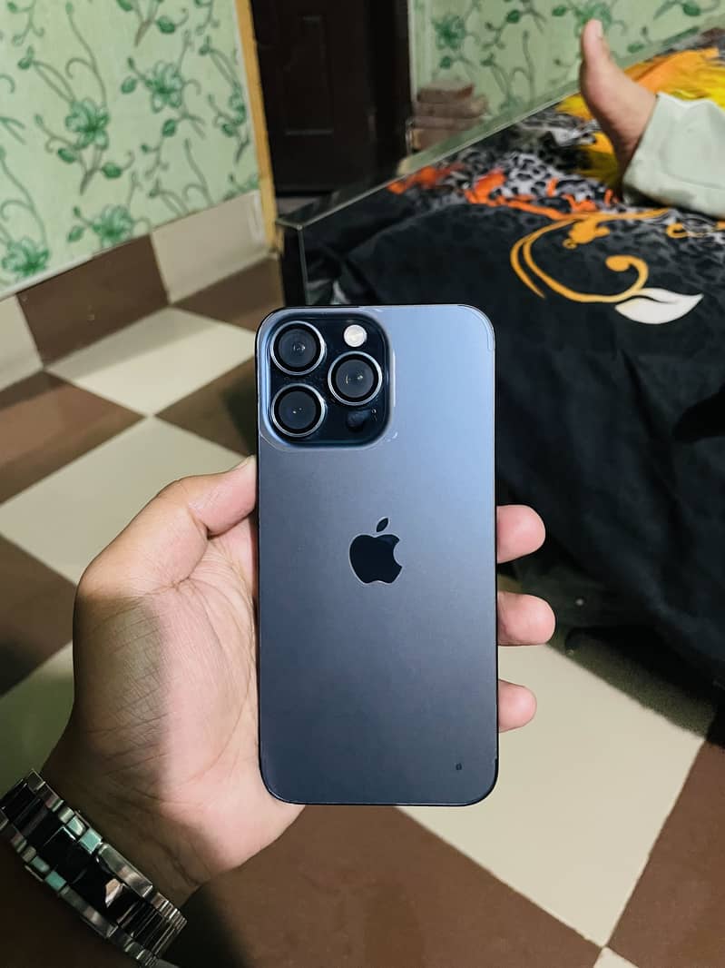 Apple iPhone 15 Pro Max 5