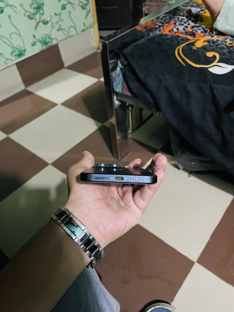 Apple iPhone 15 Pro Max 7