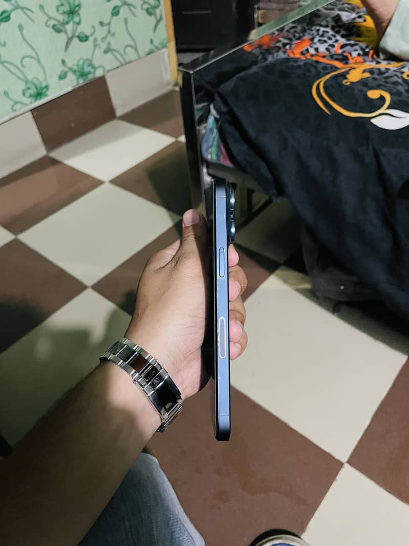 Apple iPhone 15 Pro Max 8