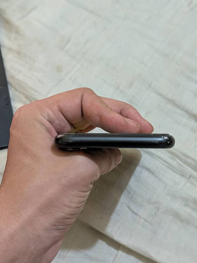 IPHONE XR 4