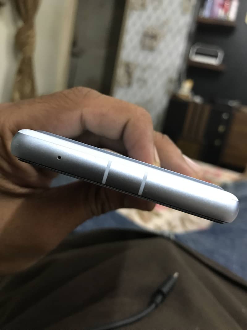 Google Pixel 7a 4