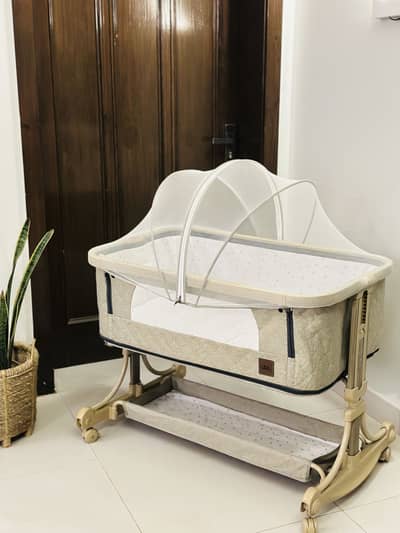 Baby Bassinet - Excellent Conditon
