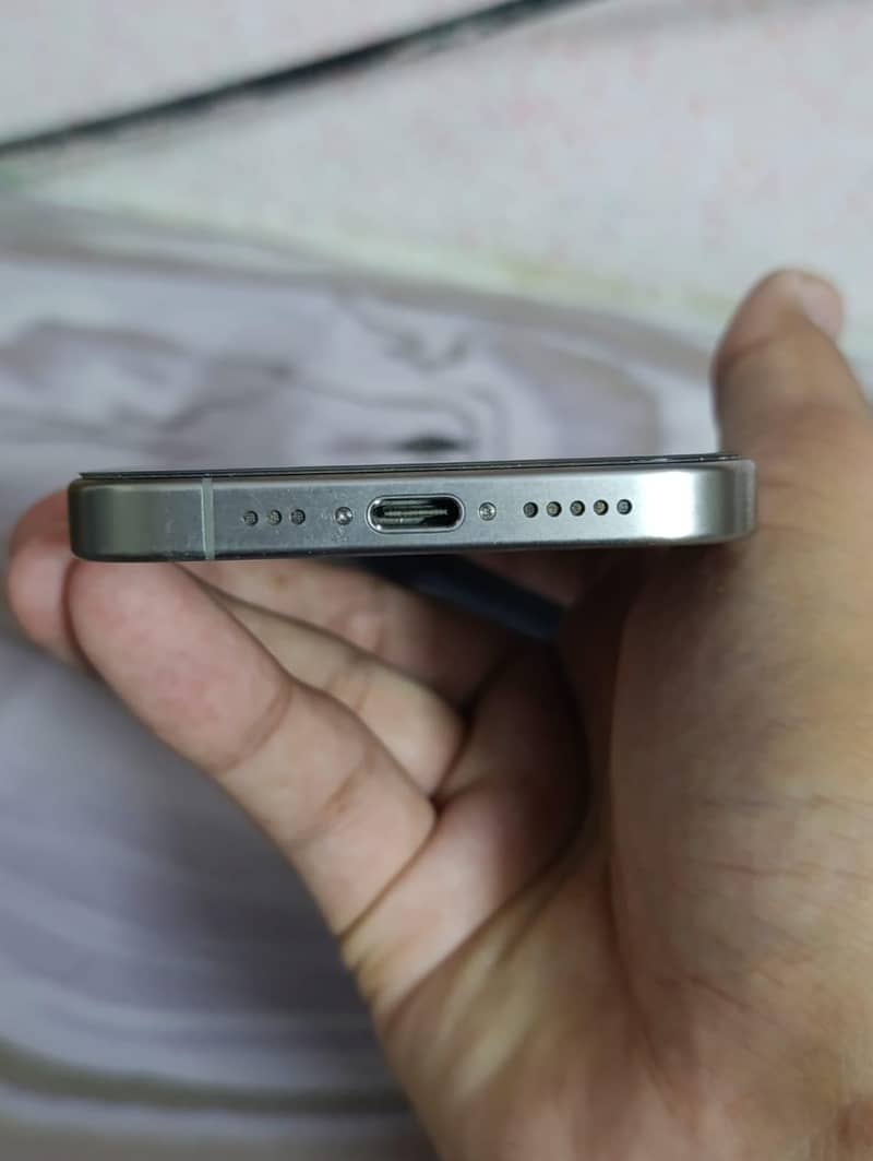 Apple iPhone 15 Pro 2
