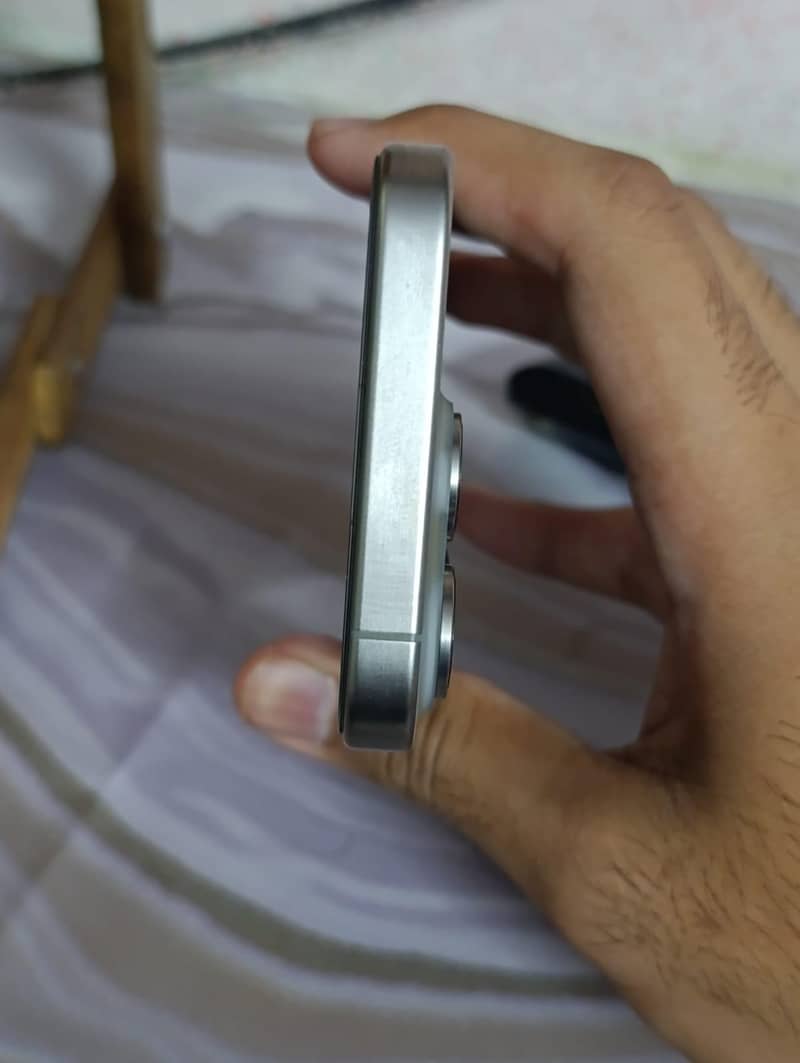 Apple iPhone 15 Pro 3