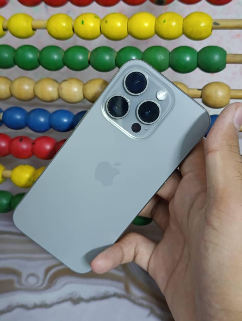 Apple iPhone 15 Pro 4