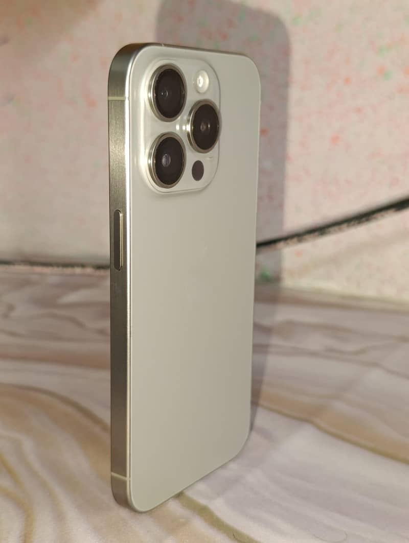 Apple iPhone 15 Pro 6