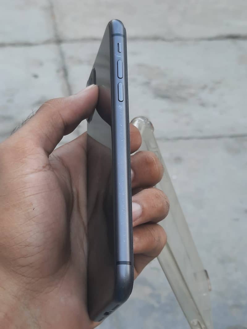 Apple iPhone 11 3