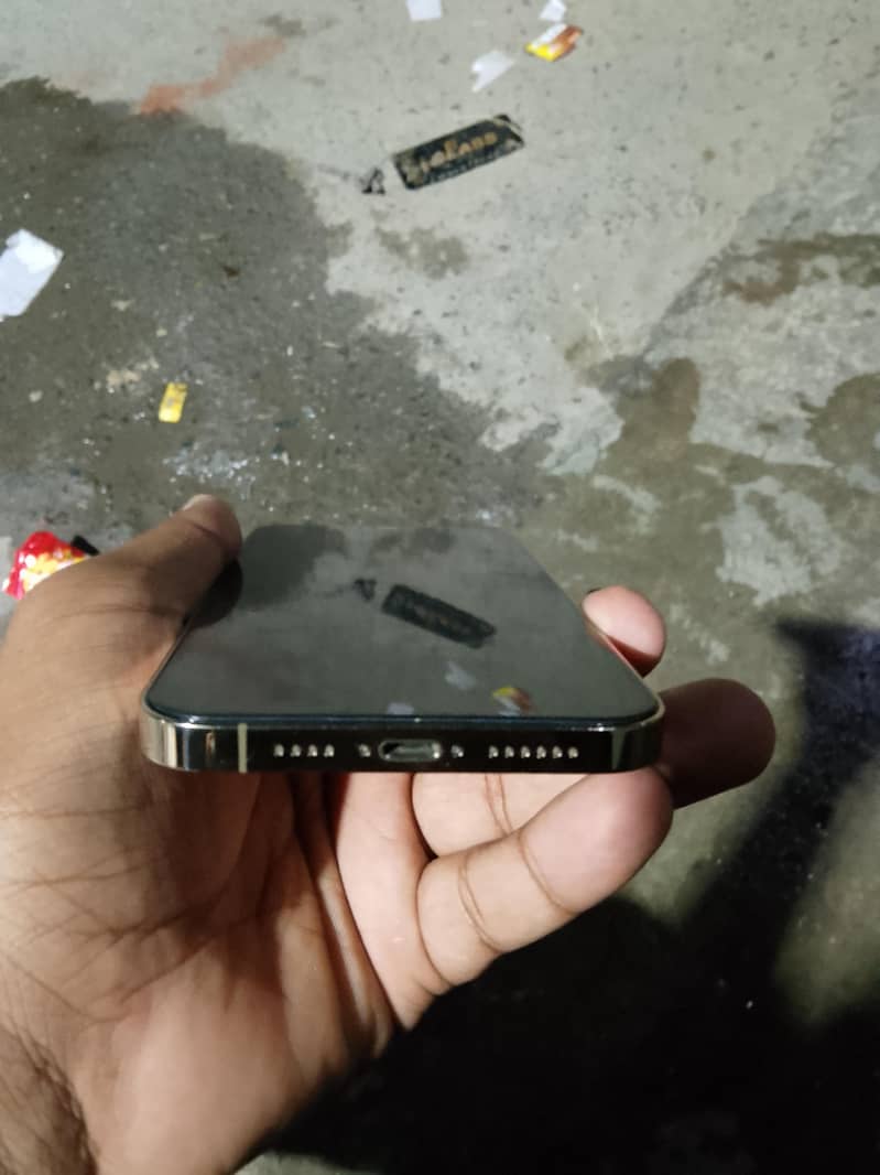 Apple iPhone 12 Pro Max 4