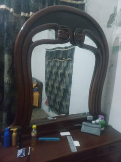 dressing table 1 Sal istemal Hua Hai