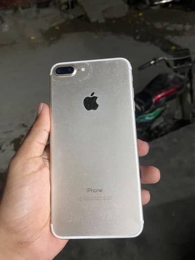 Apple iPhone 7 Plus.   pta 128gb