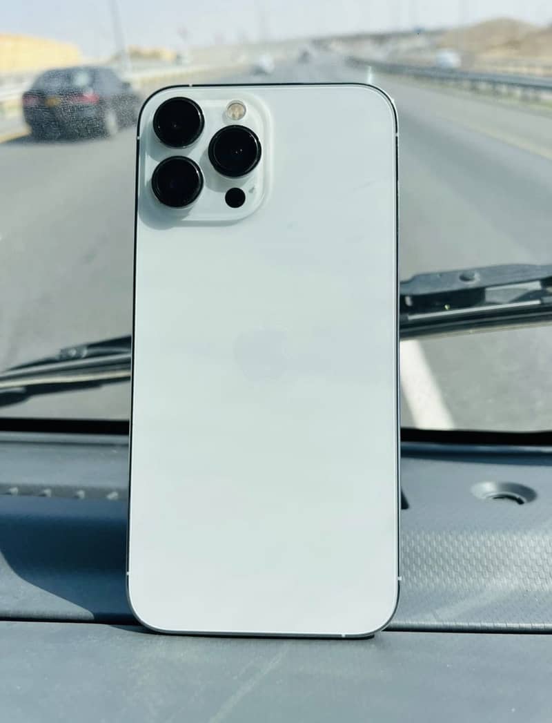 Apple iPhone 13 Pro Max 1