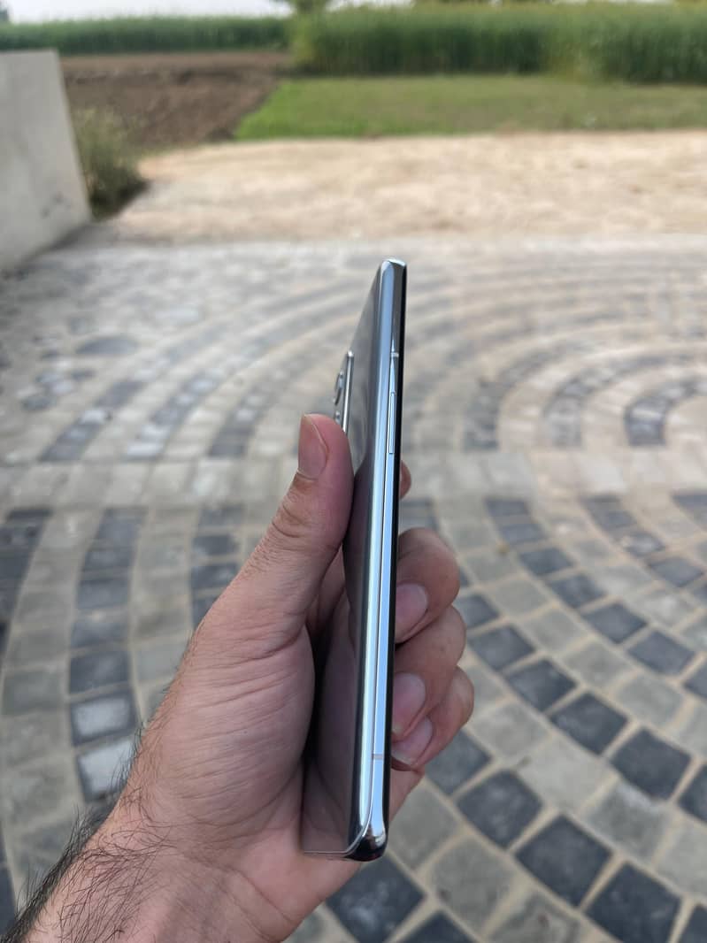 One Plus 9 Pro 6