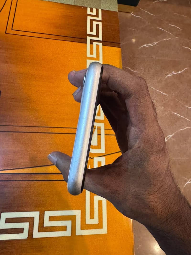 Apple iPhone 11 3