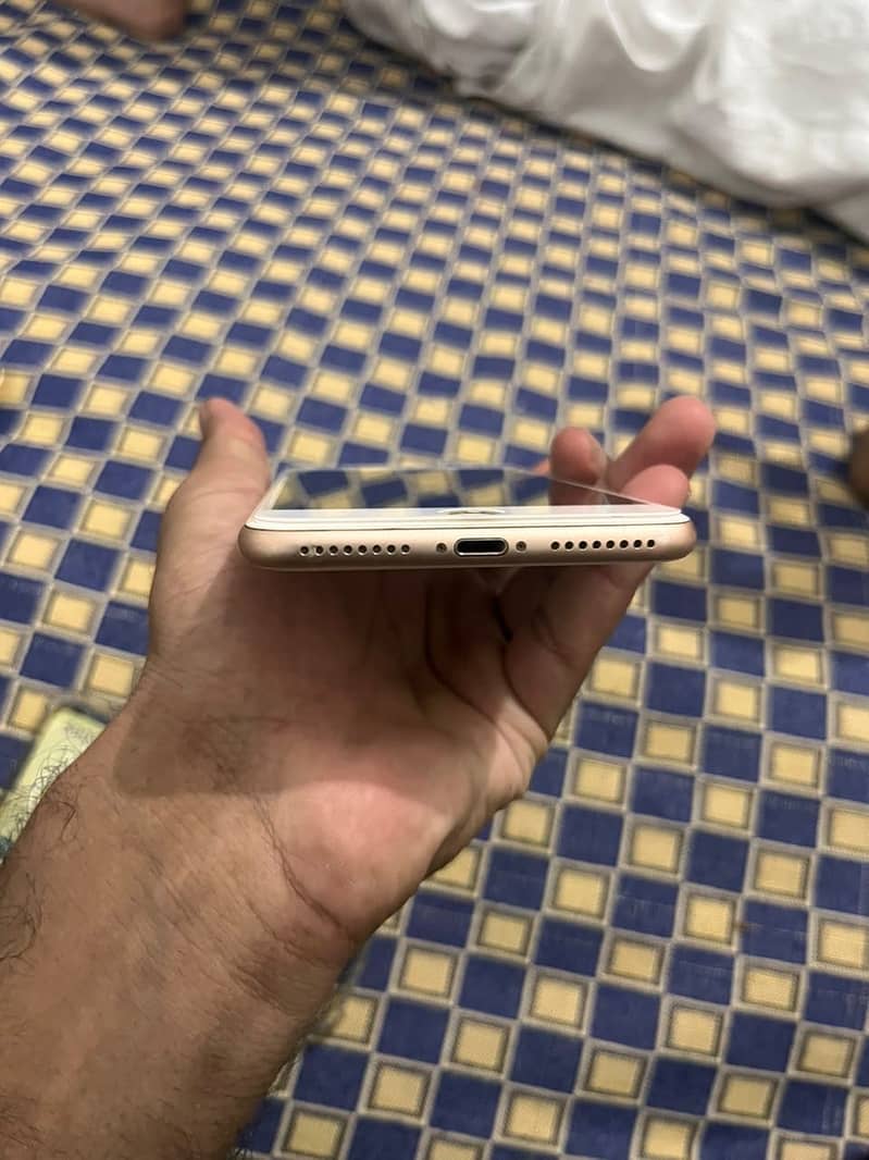 Apple iPhone 8 Plus 1