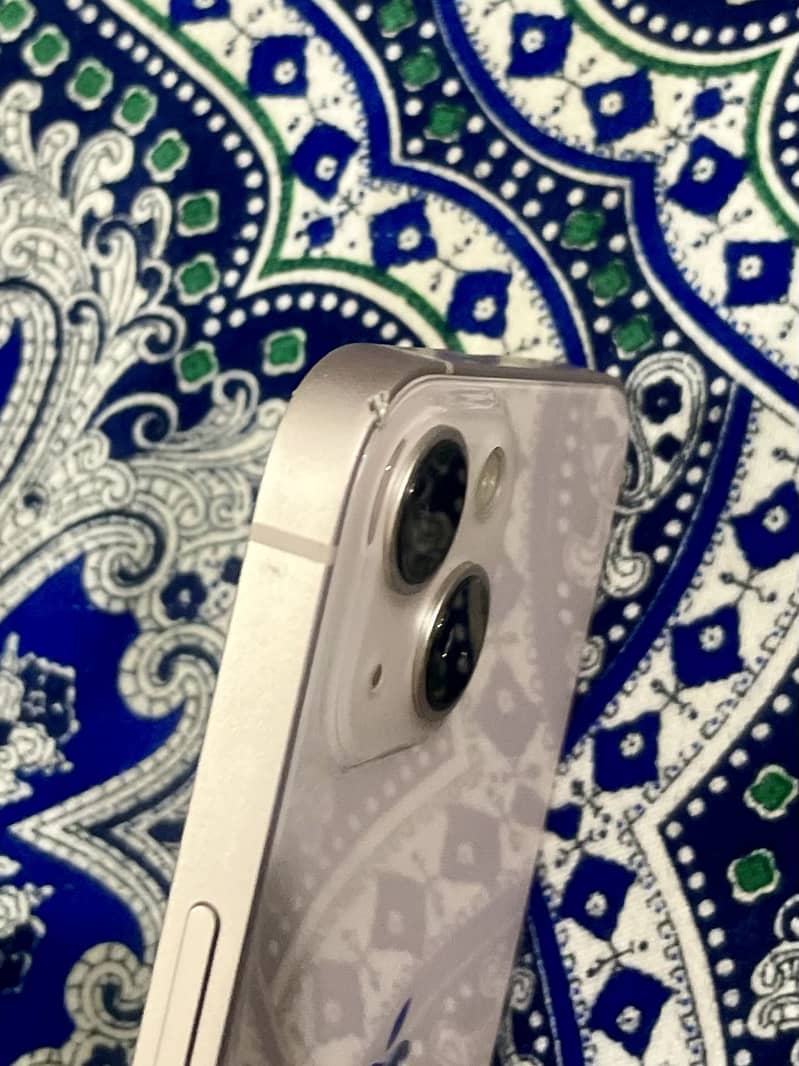 Apple iPhone 13 4