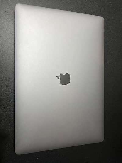 MacBook Pro 15-inch 2018 | 16GB RAM | 1TB SSD | Radeon Pro 560X 4GB