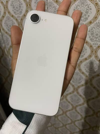 Apple iPhone 16e