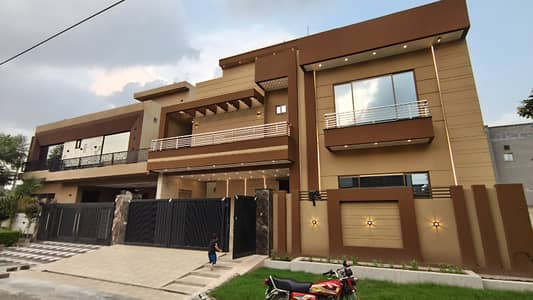 10 MARLA BRAND NEW HOUSE FOR SALE IN NASHEMAN E IQBAL PHASE 2