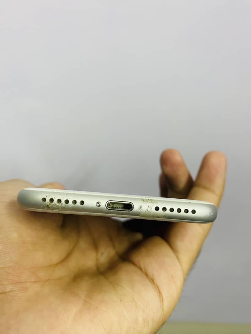 Apple iPhone 8 4