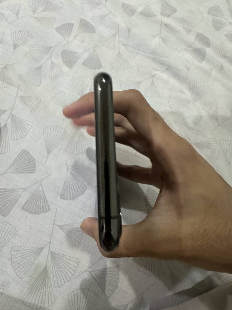 Apple iPhone 11 Pro Max 3