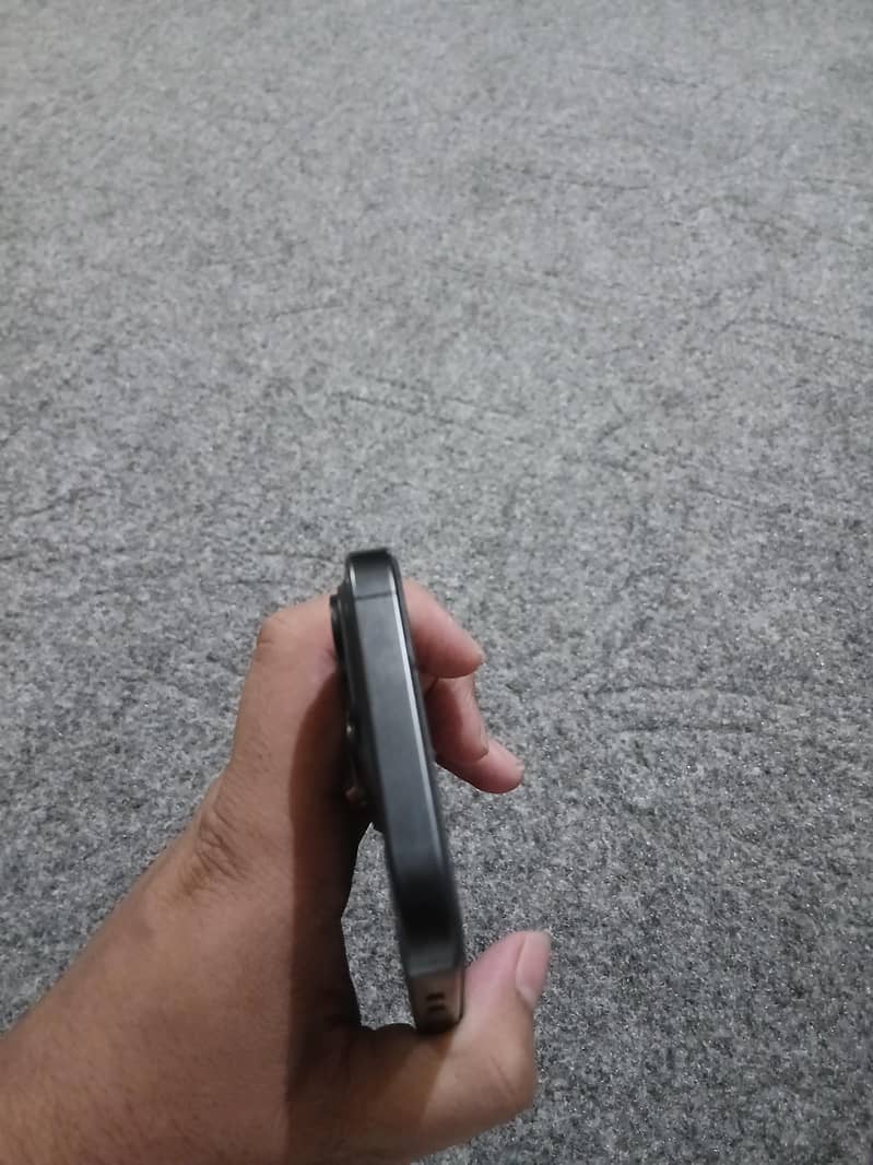 Apple iPhone 15 Pro 2