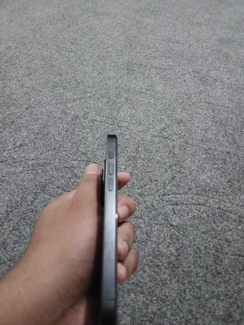 Apple iPhone 15 Pro 3