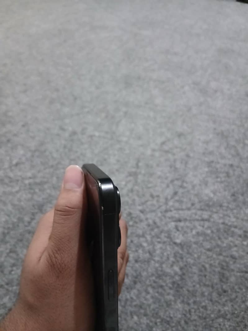 Apple iPhone 15 Pro 4