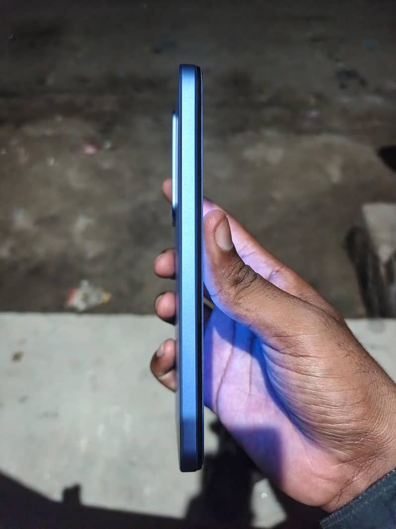 Realme C85 3