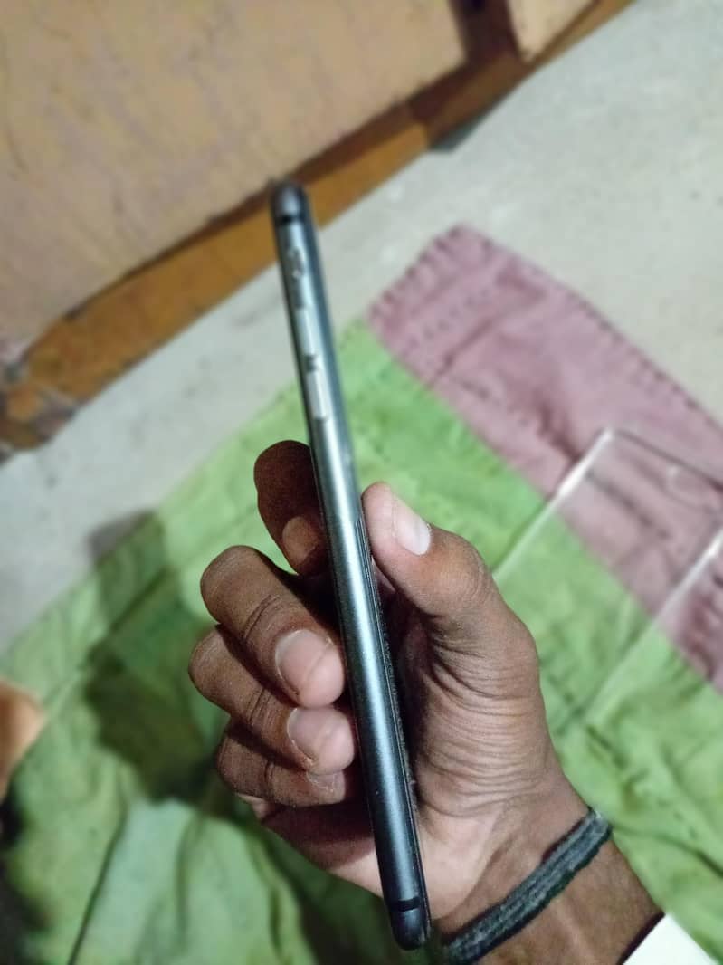 Apple iPhone 8 Plus 0